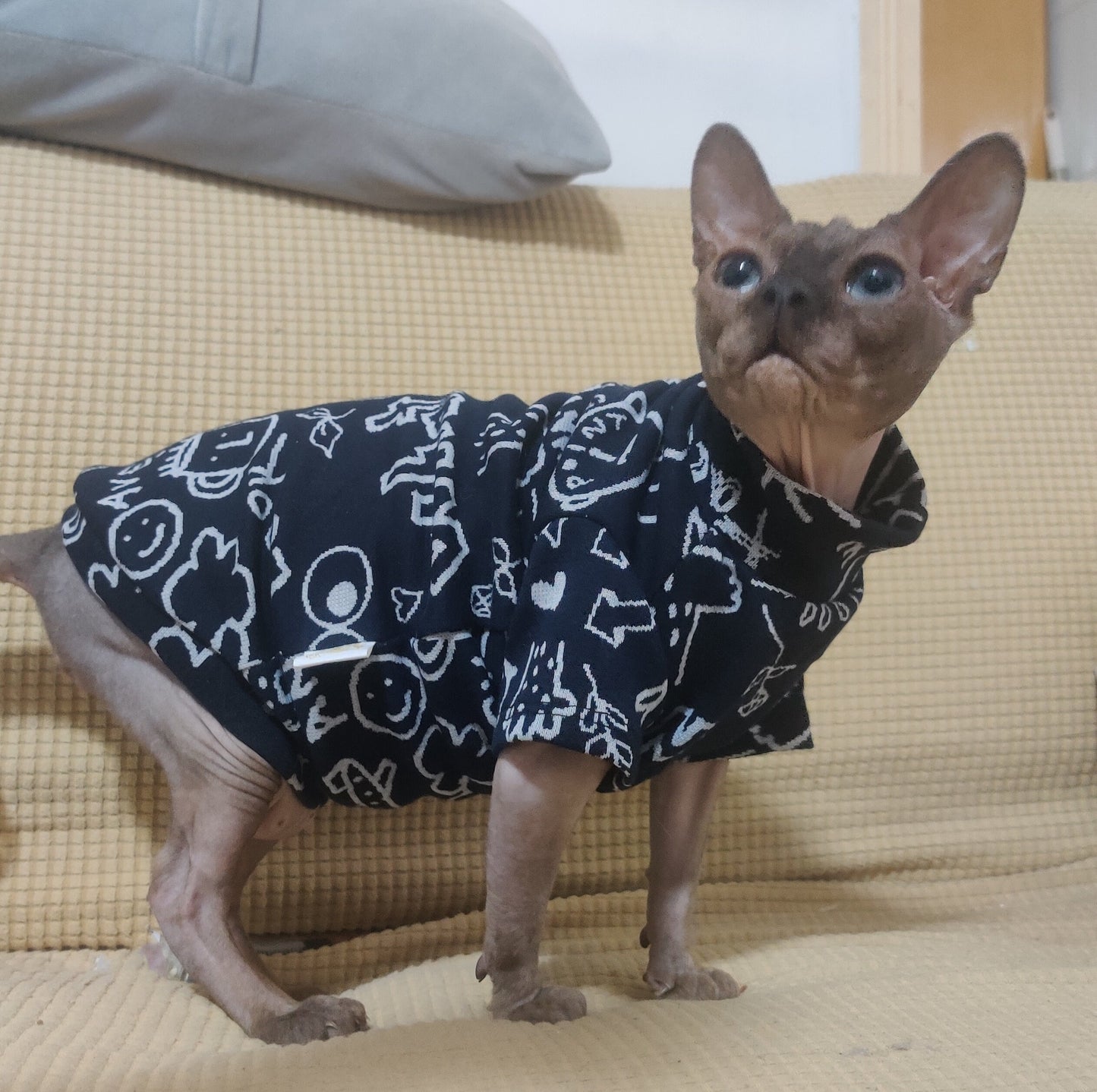 Lovely Graffiti Sphynx Hairless Cats Clothes, Cute Printing Bambino Devon Rex Sphynx Cat Clothing